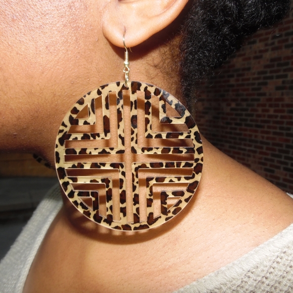 Leopard print Medallion earrings - Picture 3 of 6